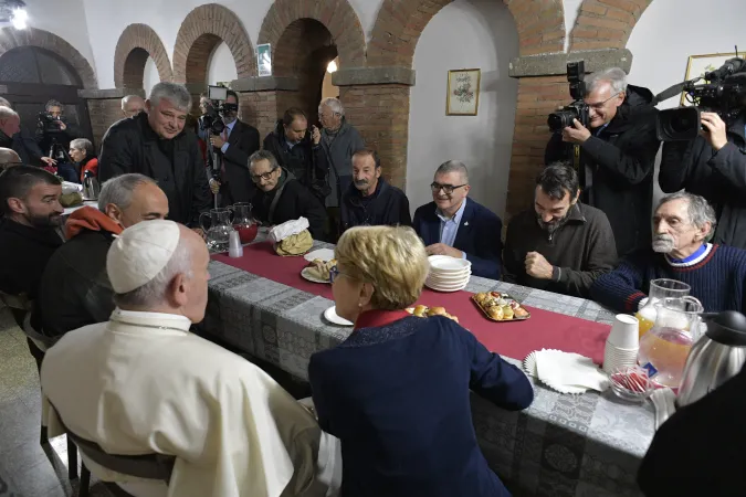 Papa Francesco nel rifugio per Senza tetto  |  | Vatican Media