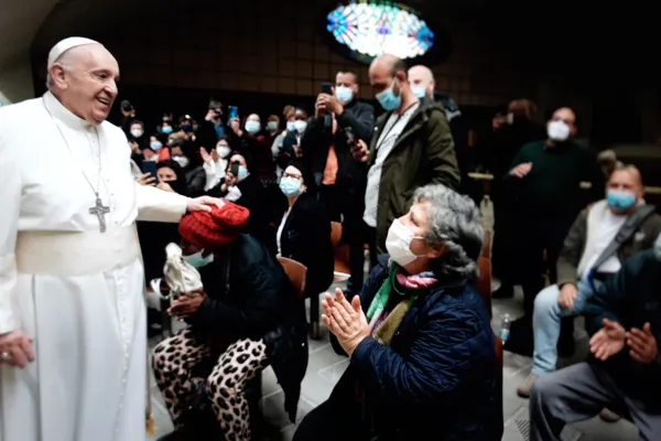 Papa Francesco questa mattina con i bisognosi in Aula Paolo VI, 23 aprile 2021 / Sala Stampa della Santa Sede