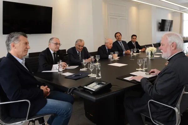 Un momento della visita ufficiale in Argentina dell'arcivescovo Paul Richard Gallagher, segretario vaticano per i Rapporti con gli Stati, Buenos Aires, 4-7 novembre 2017 / L'Osservatore Romano 