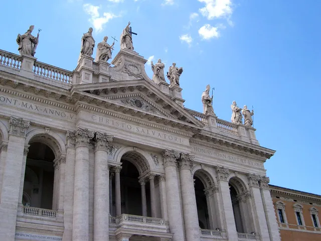 La facciata della Basilica