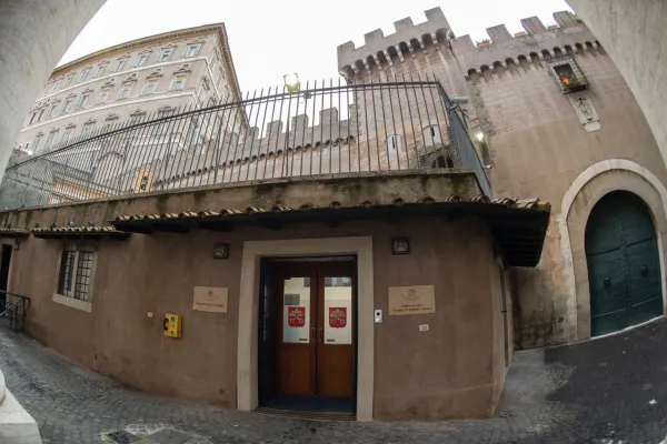 L'ingresso dell'ambulatorio "Madre di Misericordia", donato dal Papa ai senzatetto / Vatican Media 