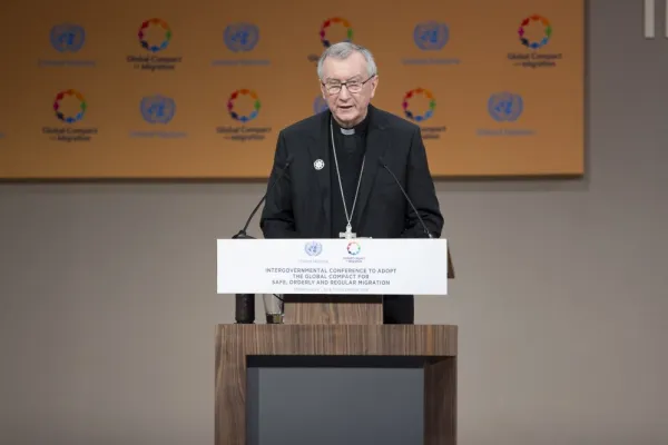 Il Cardinale Parolin prende la parola durante uno dei dialoghi della Conferenza Intergovernativa di Marrakech, 10 - 11 dicembre 2018 / UN Photo/Karim Tibari