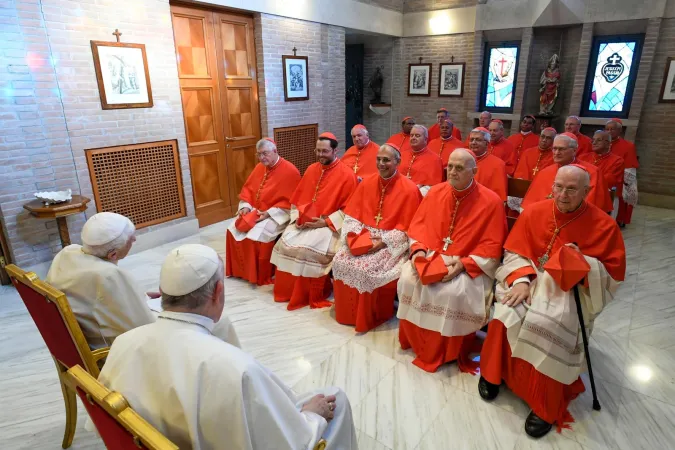 Papa Francesco e il Papa emerito con i nuovi Cardinali |  | Vatican Media 