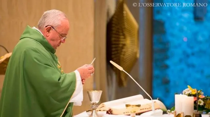 Papa Francesco a Santa Marta | Papa Francesco durante una delle Messe nella Domus Sanctae Marthae | L'Osservatore Romano / ACI Group