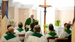 Papa Francesco in una delle messe nella Cappella nella Domus Sanctae Marthae  / L'Osservatore Romano / ACI Group