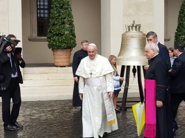 Il Papa benedice la campana |  | Wlodzimierz Redzioch