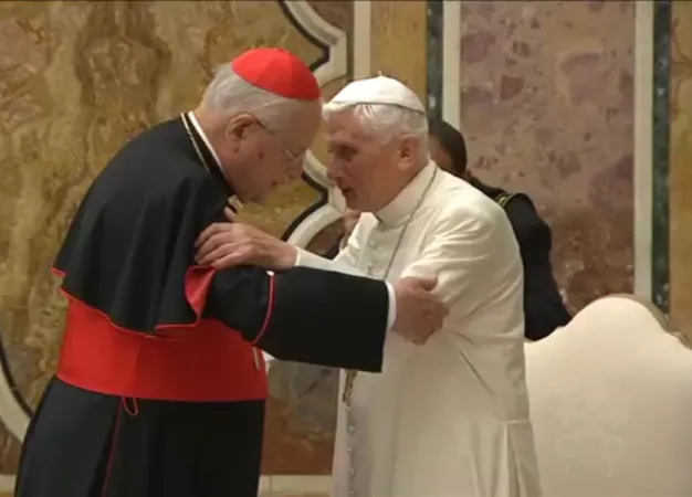 Il cardinale Sodano abbraccia Benedetto XVI |  | CTV