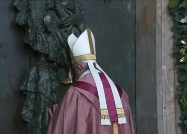 Il Papa apre la Porta Santa della Basilica di San Giovanni |  | CTV