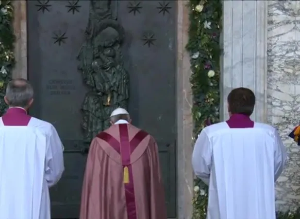 Il Papa apre la Porta Santa della Basilica di San Giovanni |  | CTV