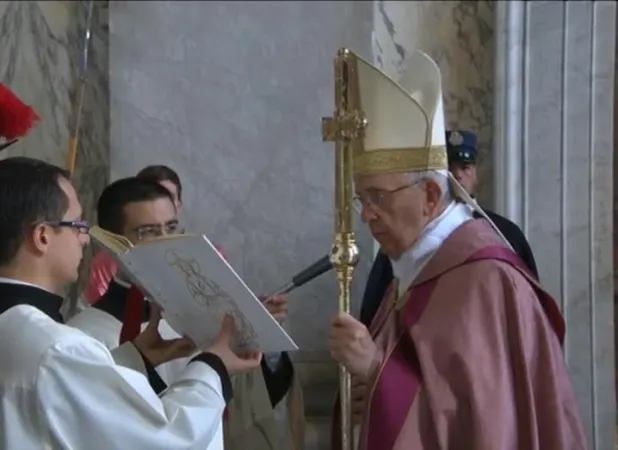 Il Papa apre la Porta Santa della Basilica di San Giovanni |  | CTV