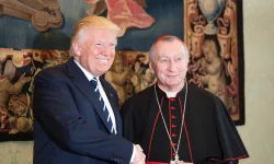 Il cardinale Parolin e il presidente eletto USA Donald Trump in una foto risalente al primo mandato di Trump / Vatican Media - da X