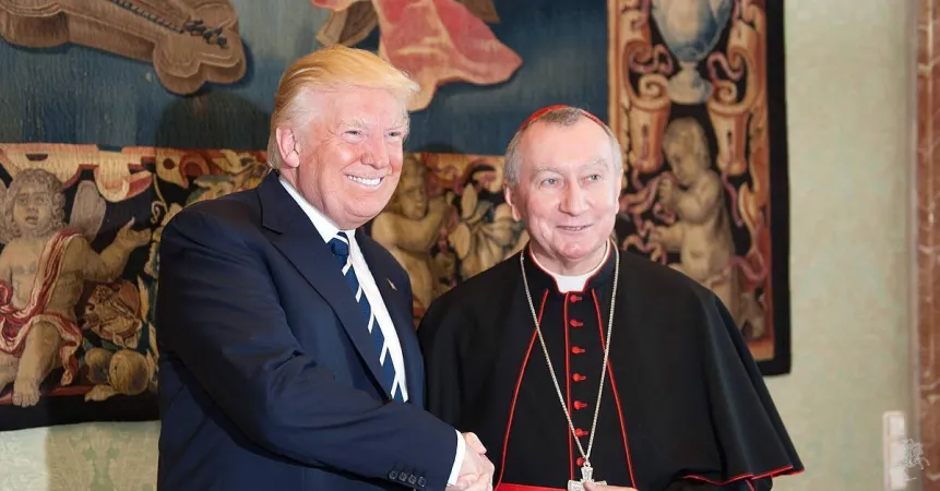 Cardinale Parolin, Trump | Il cardinale Parolin e il presidente eletto USA Donald Trump in una foto risalente al primo mandato di Trump | Vatican Media - da X