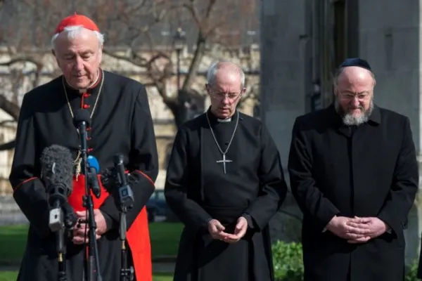 La preghiera del Cardinale Nichols, l'arcivescovo Welby e il rabbino Mirvis contro il disegno di legge sull'eutanasia  / CNA (da archivio Getty) 