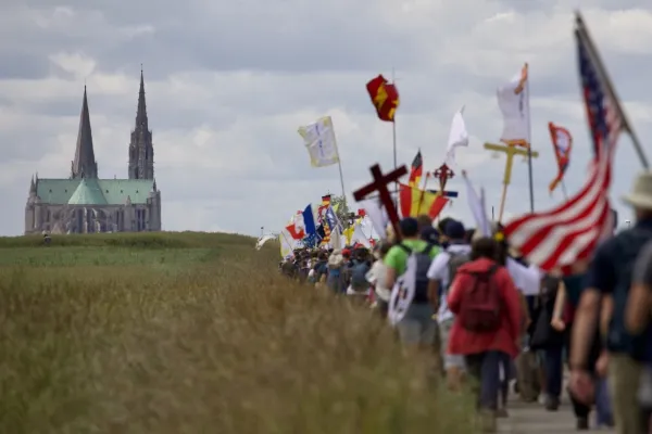 Un momento del pellegrinaggio Parigi - Chartres / X @TheMilesV