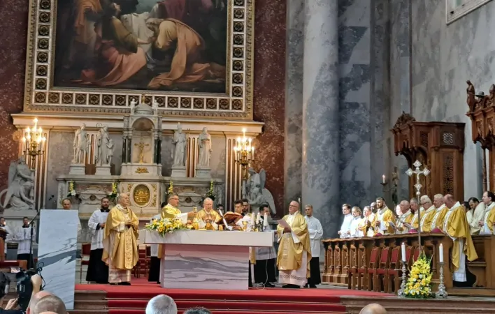 Esztergom | La messa di inaugurazione della cattedrale di Esztergom restaurata, presieduta dal Cardinale Pietro Parolin, Esztergom, 31 agosto 2024 | X - Pilgrim of Budapest