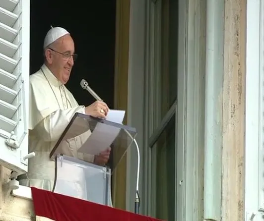 Papa Francesco recita l' Angelus |  | CTV