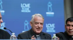 Padre Federico Lombardi tiene un briefing al Filling Center di Philadelphia / Alan Holdren / ACI Group