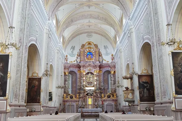 L'interno del santuario di Aglona, in Lettonia / Alexey Gotovskyi / ACI Group