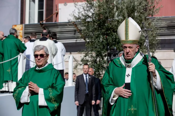 Papa Francesco celebra la Messa a Bari |  | Daniel Ibanez CNA