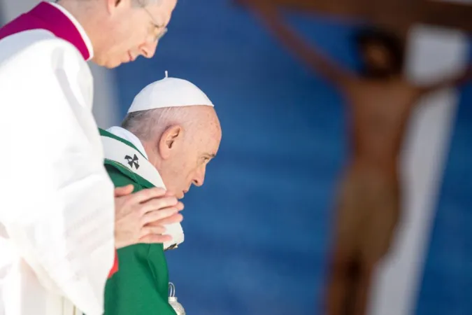 Papa Francesco celebra la Messa a Bari |  | Daniel Ibanez CNA