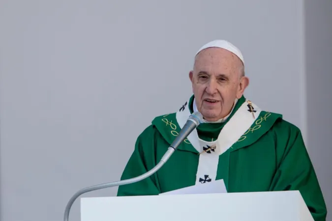 Papa Francesco celebra la Messa a Bari |  | Daniel Ibanez CNA