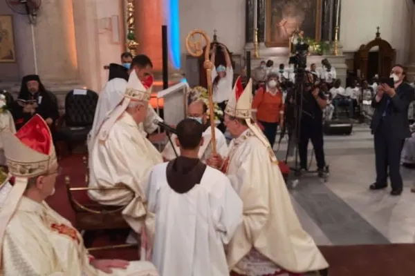 Il momento dell'ordinazione del vescovo Lurati da parte del Cardinale Sandri, Cairo, 30 ottobre 2020 / Congregazione per le Chiese Orientali