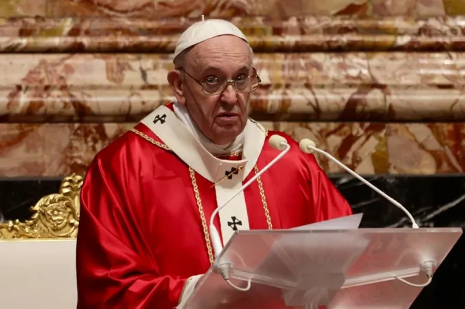 Papa Francesco  |  | EWTN-CNA Photo Daniel Ibanez Vatican pool