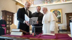 Papa Francesco e il premier ucraino Shmyhal / Vatican Media / Aci Group