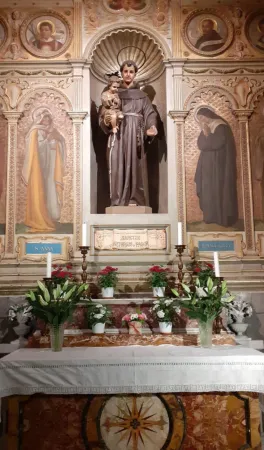 L'altare di S. Antonio nella chiesa di S. Gioacchino |  | GG ACISTAMPA