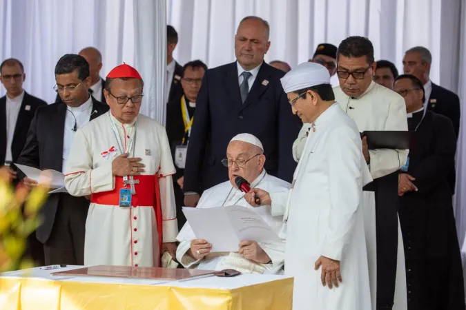 Il Papa nella Moschea di Jakarta | Il Papa nella Moschea di Jakarta | Credit Daniel Ibanez/ ACI Group