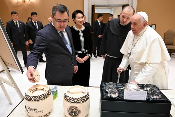 L'udienza di oggi di Papa Francesco con il Presidente della Repubblica del Kyrgyzstan, Sadyr Zhaparov. / Credit Vatican Media