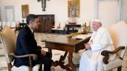 Pedro Sánchez Pérez-Castejón, Presidente del Governo di Spagna e Papa Francesco / Credit Vatican Media