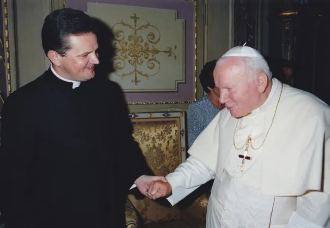  Mons. Paweł Ptasznik con Giovanni Paolo II |  | wrodzinie.pl