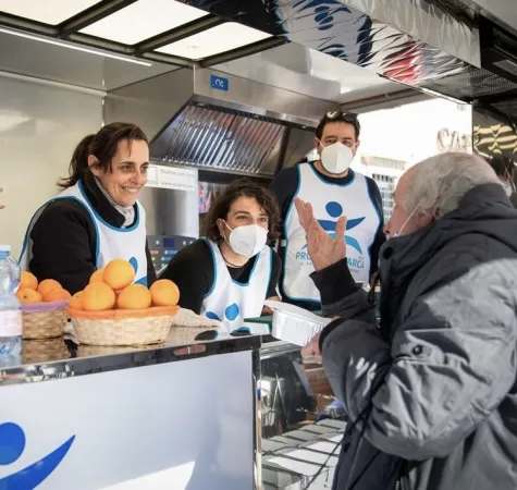 Progetto Arca, la cucina mobile inaugurata in Via della Conciliazione |  | Progetto Arca