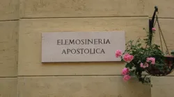 L'ingresso della Elemosineria Apostolica / Vatican Media 