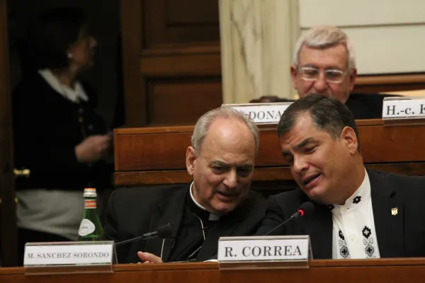 L'arcivescovo Sanchez Sorondo con il presidente Correa durante uno degli eventi a Casina Pio IV, sede della Pontificia Accademia delle Scienze Sociali  / ACI Group