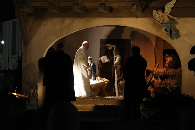 Il Papa visita il Presepe di Piazza San Pietro |  | Alexey Gotovsky /CNA