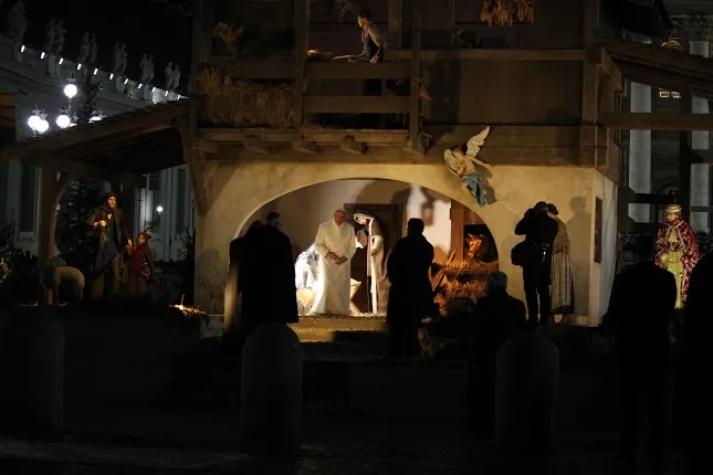 Il Papa visita il Presepe di Piazza San Pietro |  | Alexey Gotovsky /CNA