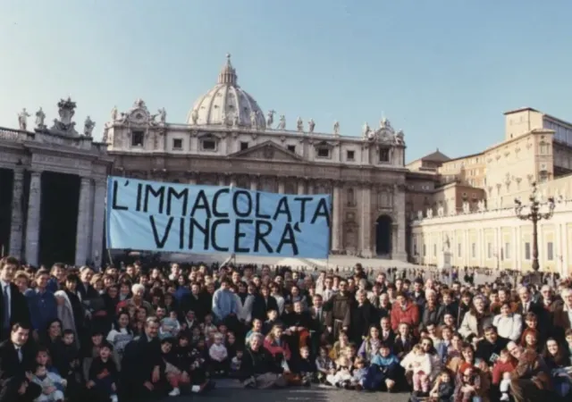 Lo striscione |  | Casa di Maria