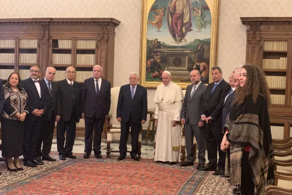 Papa Francesco, il presidente Mahmoud Abbas e il seguito al termine dell'udienza, Palazzo Apostolico vaticano, 3 dicembre 2018 / Pool AIGAV