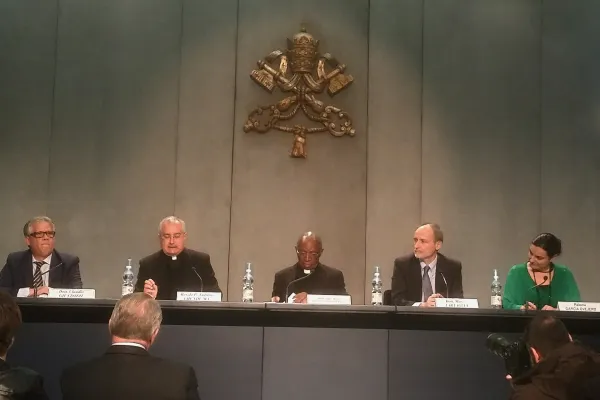 La conferenza stampa di presentazione della XXXI conferenza internazionale organizzata dal Pontificio Consiglio degli Operatori Sanitari, Sala Stampa della Santa Sede, 7 novembre 2016 / Andrea Gagliarducci / ACI Stampa