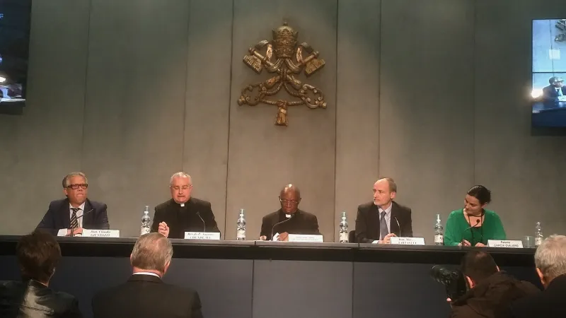 Conferenza stampa  | La conferenza stampa di presentazione della XXXI conferenza internazionale organizzata dal Pontificio Consiglio degli Operatori Sanitari, Sala Stampa della Santa Sede, 7 novembre 2016 | Andrea Gagliarducci / ACI Stampa