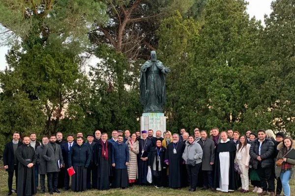 Foto di gruppo dei partecipanti alla riunione degli armeni a San Lazzaro di Venezia / VK