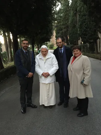 ACI Stampa e Benedetto XVI | Lo staff di ACI Stampa incontra il Papa emerito Benedetto XVI | GG