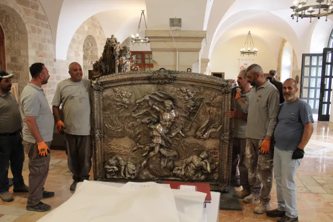 La preparazione della spedizione dei pezzi del Museo di Terra Santa |  | www.custodia.org