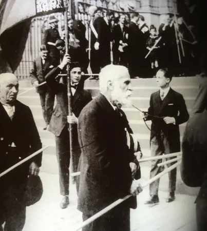 Una foto d'epoca di Antonio Gaudì |  | Museo della Sagrada Familia