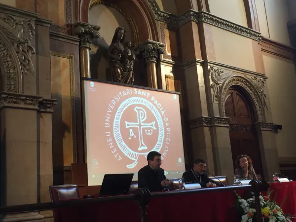 Facoltà Antoni Gaudi, il decano apre i lavori del convegno su battisteri paleocristiani |  | AA