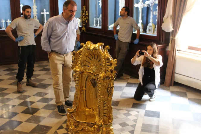 La preparazione della spedizione dei pezzi del Museo di Terra Santa |  | www.custodia.org