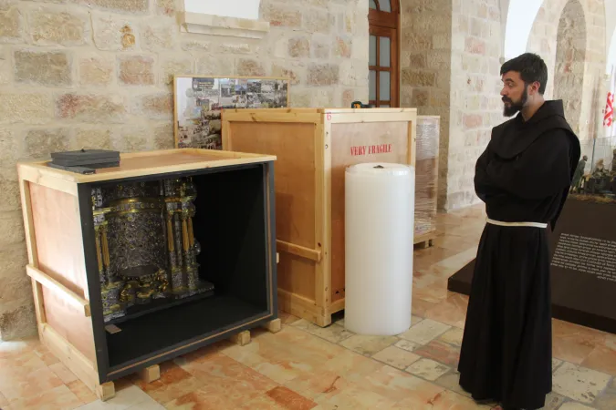 La preparazione della spedizione dei pezzi del Museo di Terra Santa |  | www.custodia.org