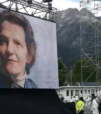 L'immagine di Suor Maria Laura Mainetti durante la Messa di Beatificazione  |  | Settimanale Diocesi di Como, diretta